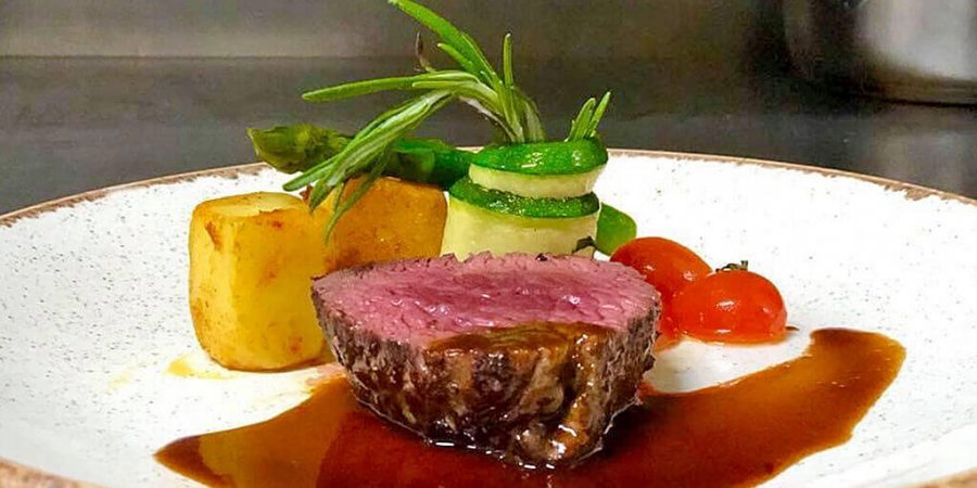 Mehr als ein klassisches Steakhouse in Nürnberg. Die VINERIA bietet ganz besondere Fleischspezialitäten von fränkischem Black Angus über irische Rinder bishin zu Wagyu.