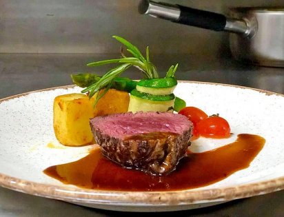 Mehr als ein klassisches Steakhouse in Nürnberg. Die VINERIA bietet ganz besondere Fleischspezialitäten von fränkischem Black Angus über irische Rinder bishin zu Wagyu.