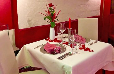 Die VINERIA in Nürnberg macht ihr Date zu einem romantischen Erlebnis und dekoriert Ihren Tisch für ihren Abend.